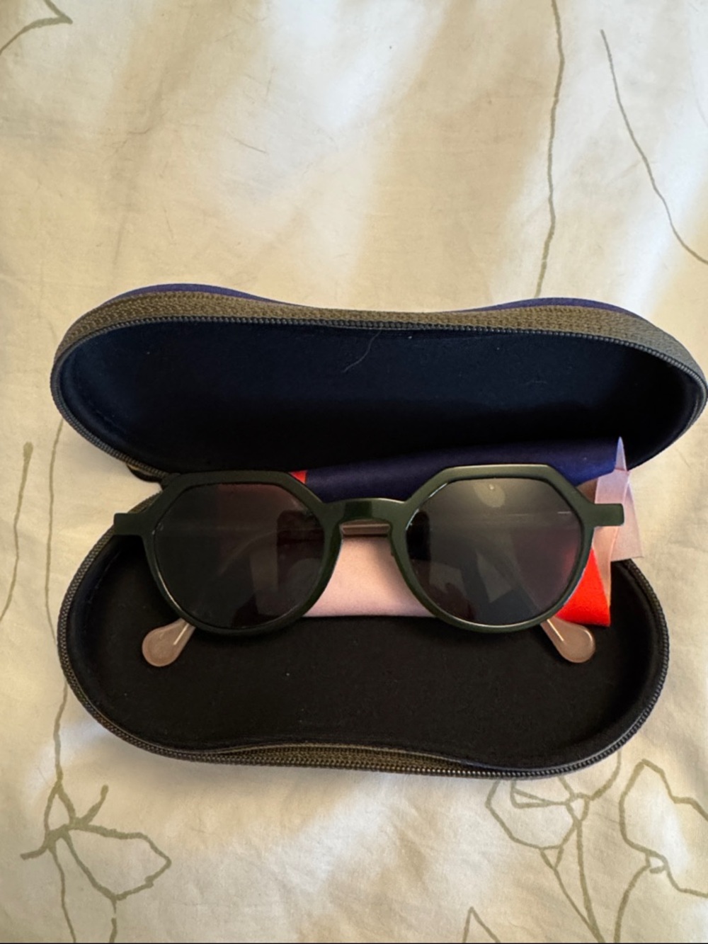 Women’s Dark Green contemporary shape Frame Sunglasses